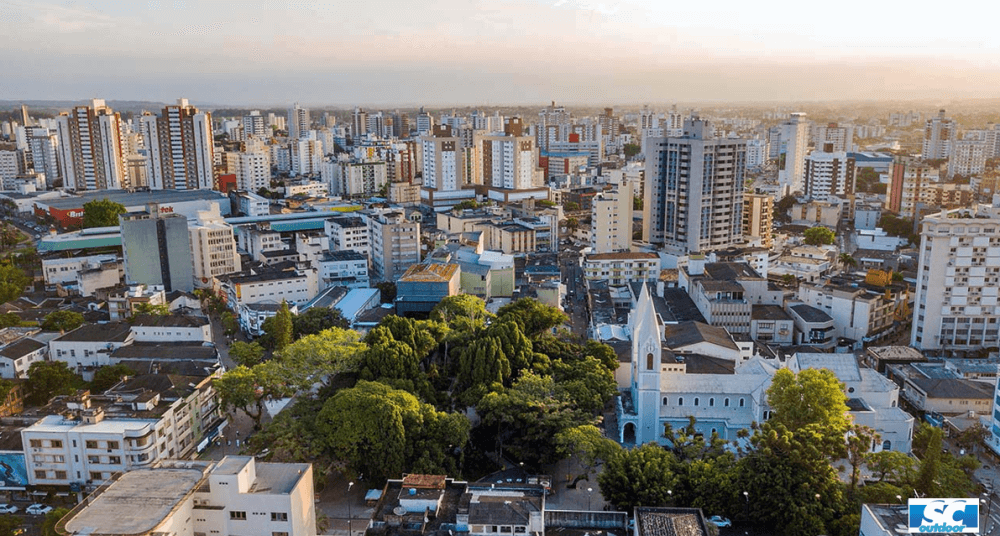 ANUNCIE OUTDOOR EM CRICI&Uacute;MA